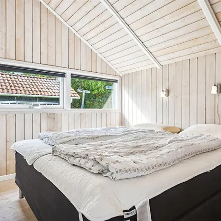 Semesterbostad Frosina - 300m From The Sea By Interhome