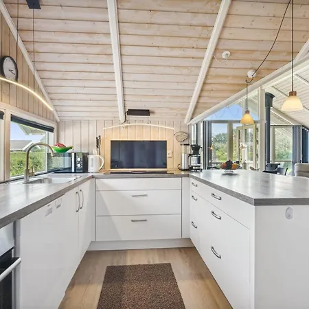 Holiday home Frosina - 300m From The Sea By Interhome Sarup